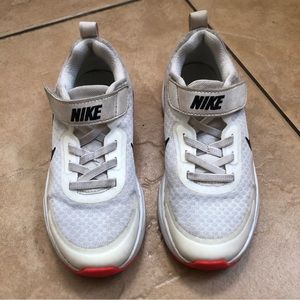 Nike WearAllDay White/Black/Crimson Size 13 Velcro/No tie shoes